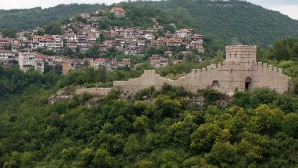 Реставрират двореца на Трапезица