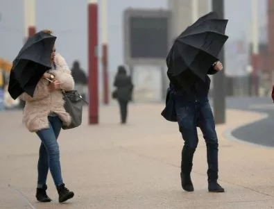 В половин България има предупреждение за опасен вятър