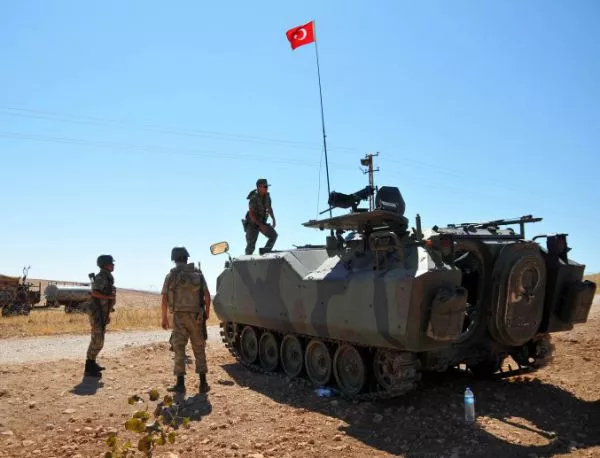 Турция разполага допълнителни войски по границата със Сирия