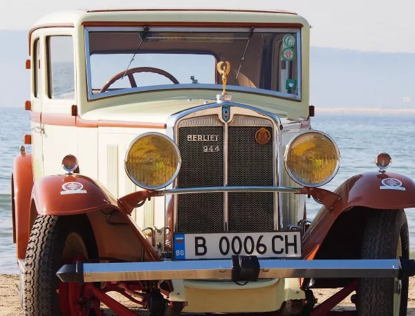 22 октомври: Странното лице на Рене Зелуегър и ретро автомобили