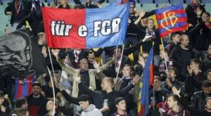 УЕФА наказва Базел заради нахлуване на фен?