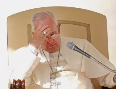 Бившият папа Бенедикт е много болен, папа Франциск се моли за него
