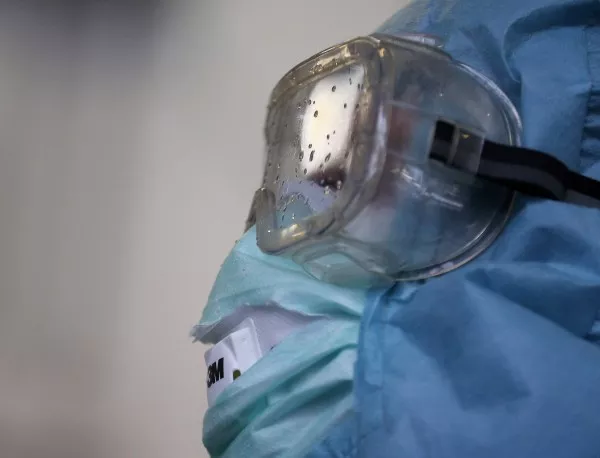 Канадски учен се зарази с ебола