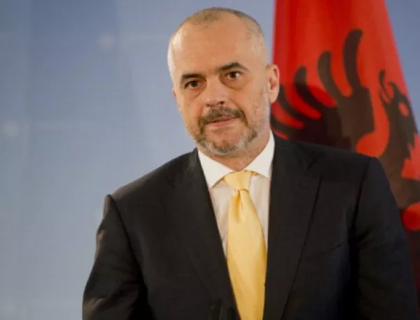 Албанският премиер платил 80 000 долара, за да се снима с Обама