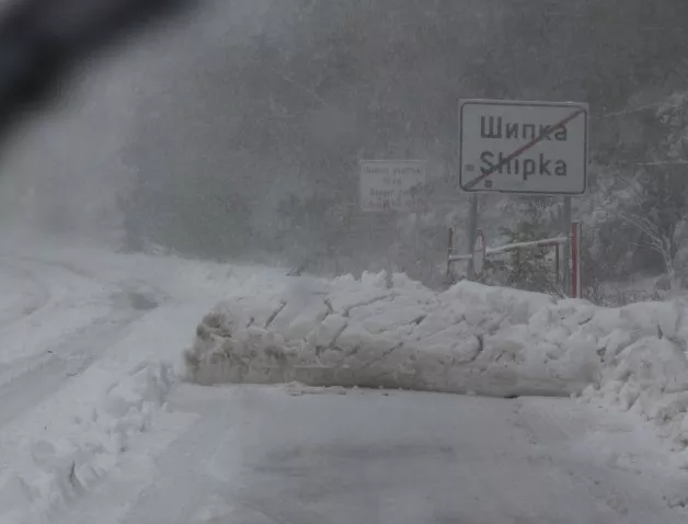 Затварят прохода Шипка, ако зимната обстановка се усложни