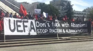 В Тирана скочиха на УЕФА по примера на Сектор "Б"