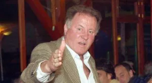 {{ otherArticle[0].article.title }}