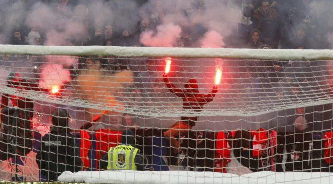 Феновете на "Левски" подпалиха стадиона 