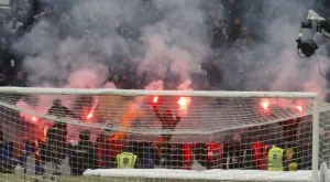 Кой гони полицията от стадионите?