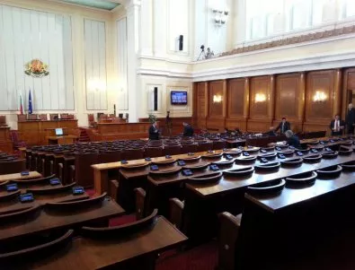 В парламента пак няма кворум, ГЕРБ провали заседанието* (СНИМКИ)