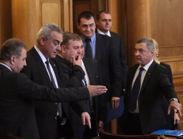 Задава се нов проблем пред коалицията, ДБГ и ПФ с разногласия за закона "Кунева"