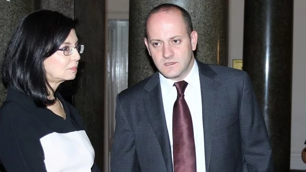 Преговорите за правителство потънаха в зоната на здрача