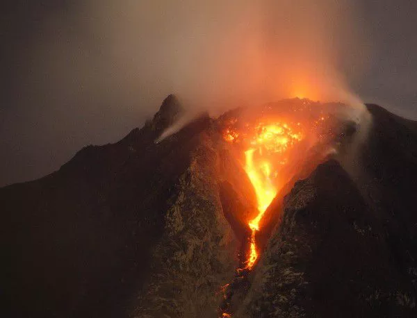 Изригна вулкан на остров Реюнион