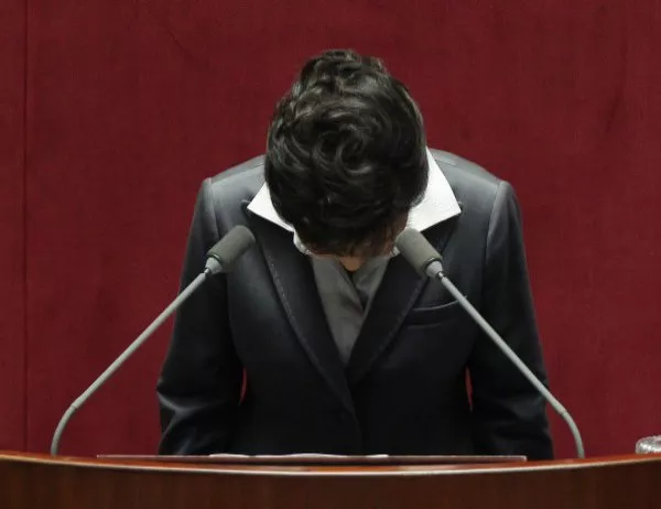 Прокурори искат заповед за арест на сваления президент на Южна Корея