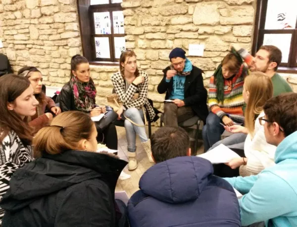 Обучителни ателиета за младежи в неравностойно положение се провеждат в „Двореца” в Балчик