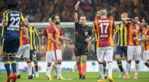 Фенербахче гони звезда заради червен картон