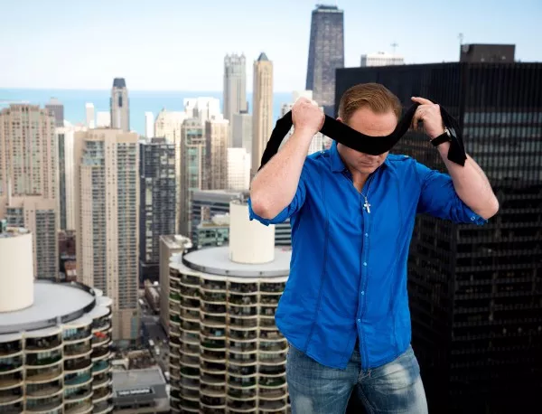 По тънко въже със завързани очи над небостъргачите в Чикаго - неповторимо!