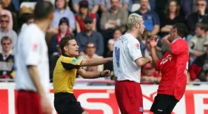 Наказаха за половин век играч, нападнал съдия