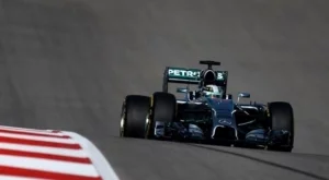 Люис Хамилтън продължи похода си към титлата