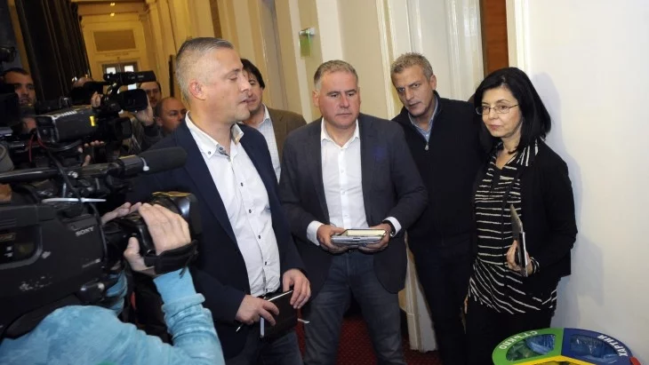 Спасителите спасяват ... себе си