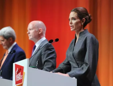 Джоли с апетит към политиката 