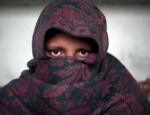 В Индия две сестри бяха осъдени на изнасилване заради прегрешение на брат им