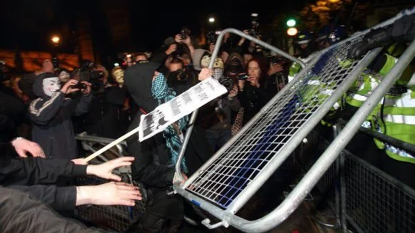 Протести пред парламента в Лондон 