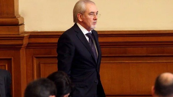 Местан не подписва конституционни промени за съдебна реформа заради "фашистите"