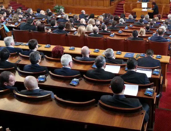 В парламента успяха да се скарат още за уж ясния бюджет на НЗОК
