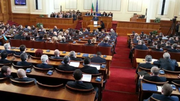 Отложиха блиц контрола в парламента