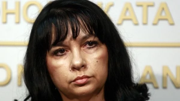 Петкова: Енергетиката не може да си позволи повече загуби, моментът е критичен