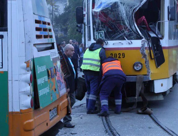 Тежка катастрофа с трамвай и кола в София