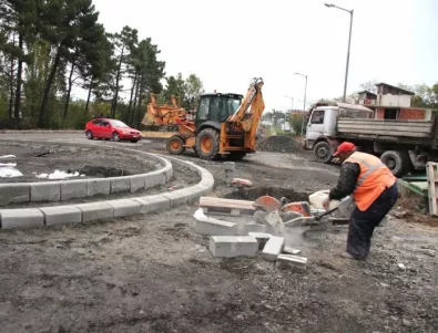 Кметът на Несебър иснпектира строителните дейности по нов инфраструктурен обект