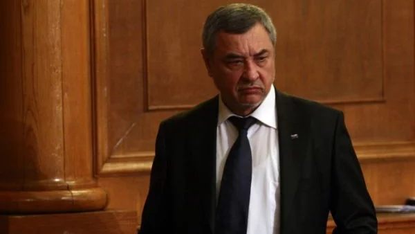 Валери Симеонов намеси и Доган в сагата "БДЖ"