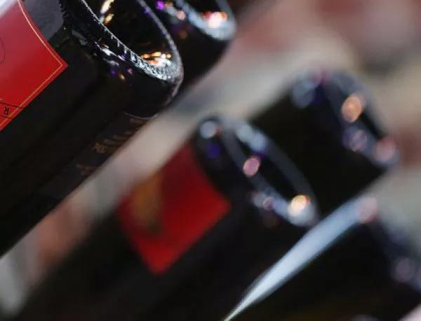 Задържаха 250 кашони контрабандно вино, пътуващо от Гърция за Русия