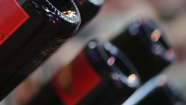 Задържаха 250 кашони контрабандно вино, пътуващо от Гърция за Русия
