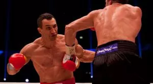 Конспирация: Защо бинтовете на ръцете на Кличко изглеждаха различно?