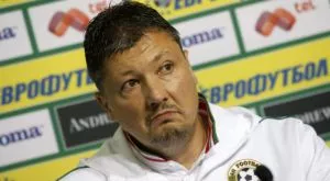 Любо Пенев решава дали остава до петък
