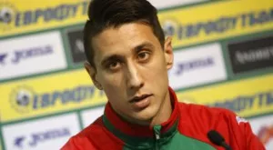 Мишо Александров подписа нов договор с Арсенал