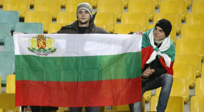 България продължава напред за Евро 2016, но до 19 години