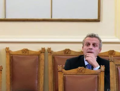 Спорът около Москов се изроди - бил отклонявал вниманието от бюджета