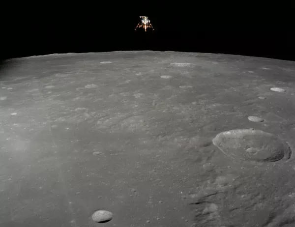 Аполо 12 каца на Луната