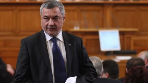 Симеонов: България е изправена пред етническа криза