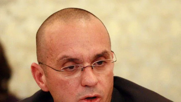 20 дни след изказване на Йордан Цонев шефът на Фонда за гарантиране на влоговете си замина