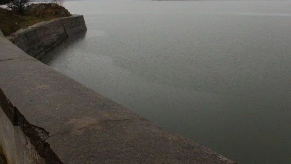 Седем язовира преливат, няма обявена опасност за вълни