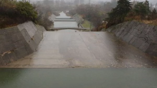 МОСВ: "Искър" не прелива, язовирите се изпускат контролирано