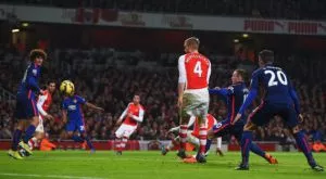 Арсенал намери зрелищен начин да падне срещу Манчестър Юнайтед