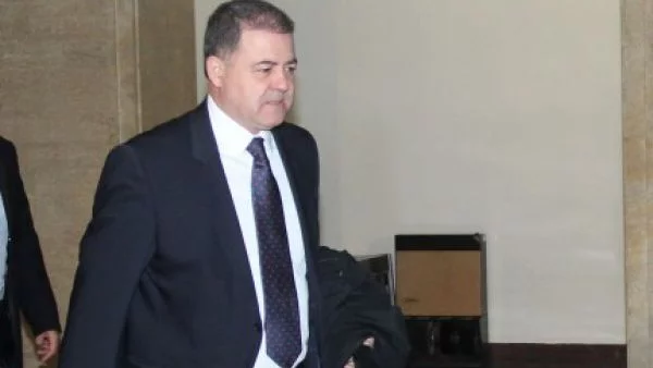 Ненчев: В България ще дойдат не повече от няколко десетки танка на НАТО