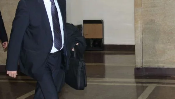 Преговаряме за закупуването на изтребител