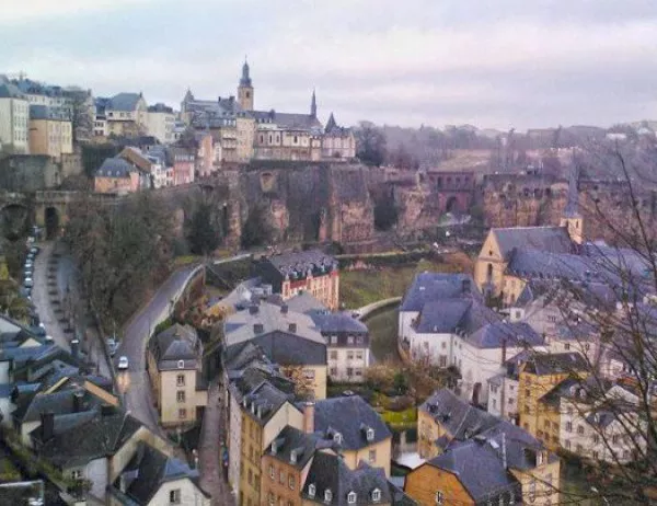Люксембург придобива независимост